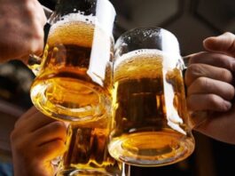 Tan solo una bebida alcohólica al día aumenta ligeramente el riesgo que tiene una persona de presentar problemas de salud
